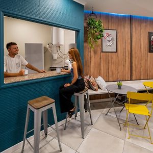 Som Hostel By The Venue